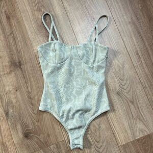 PrettyLittleThing Textured Bodysuit in Cream